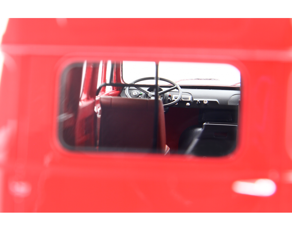 Alfa Romeo F12 Autocarro Tetto Sopralzato 1967 Rosso 1:18-10