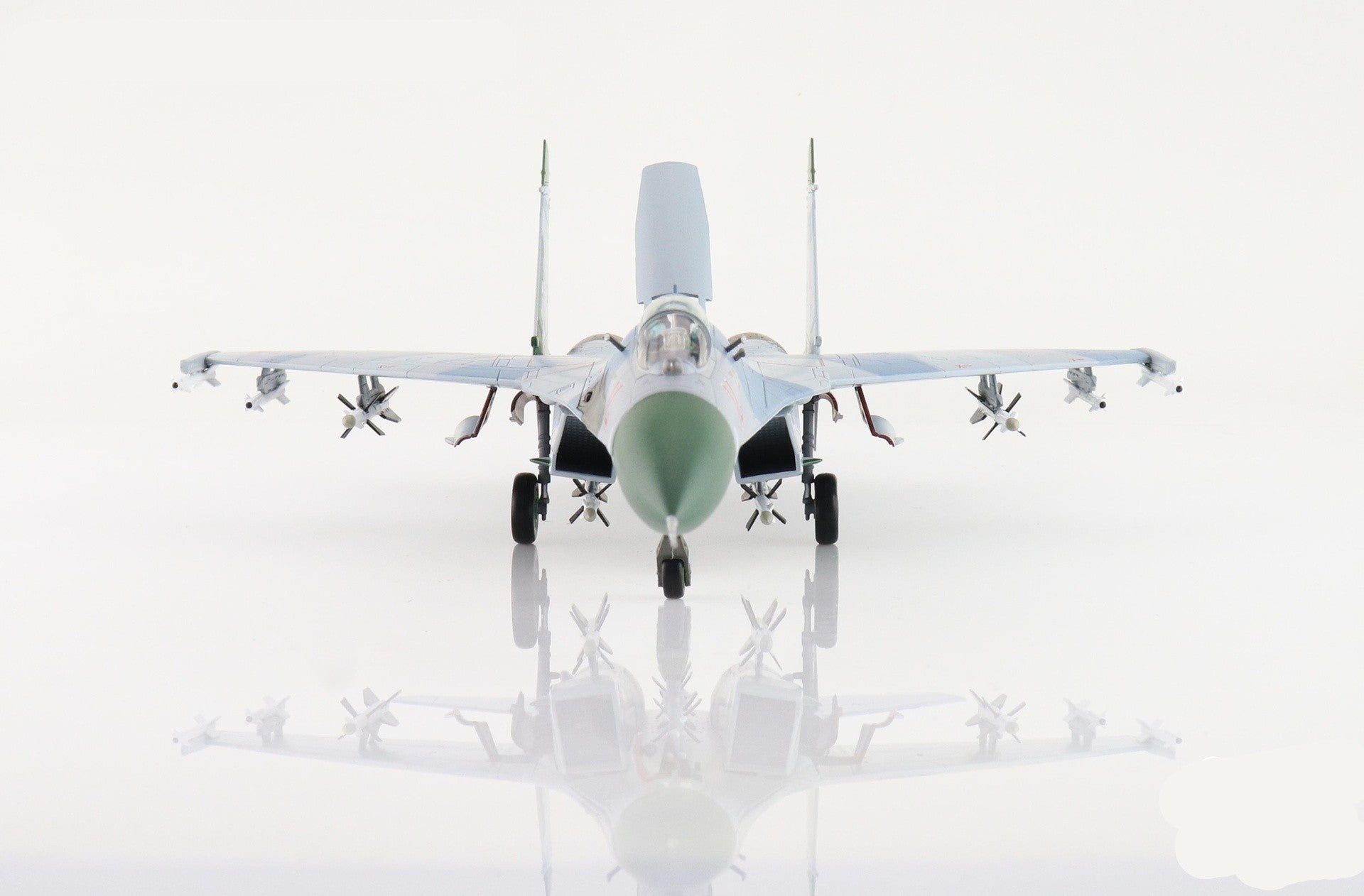 Sukhoi Su-27 Flanker B (early type) Red 14 Russian Air Force 1990 1:72 - 79541