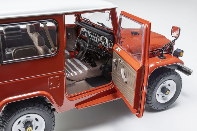 Toyota Land Cruiser 40 Van (BJ42V) Red 1:18 - 79681