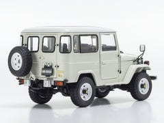 Toyota Land Cruiser 40 Van (BJ42V) White 1:18 - 79685