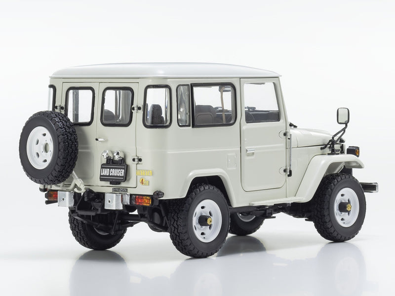 Toyota Land Cruiser 40 Van (BJ42V) White 1:18 - 79685