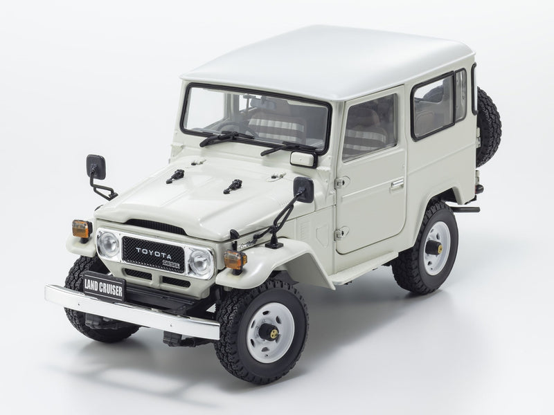 Toyota Land Cruiser 40 Van (BJ42V) White 1:18 - 79686