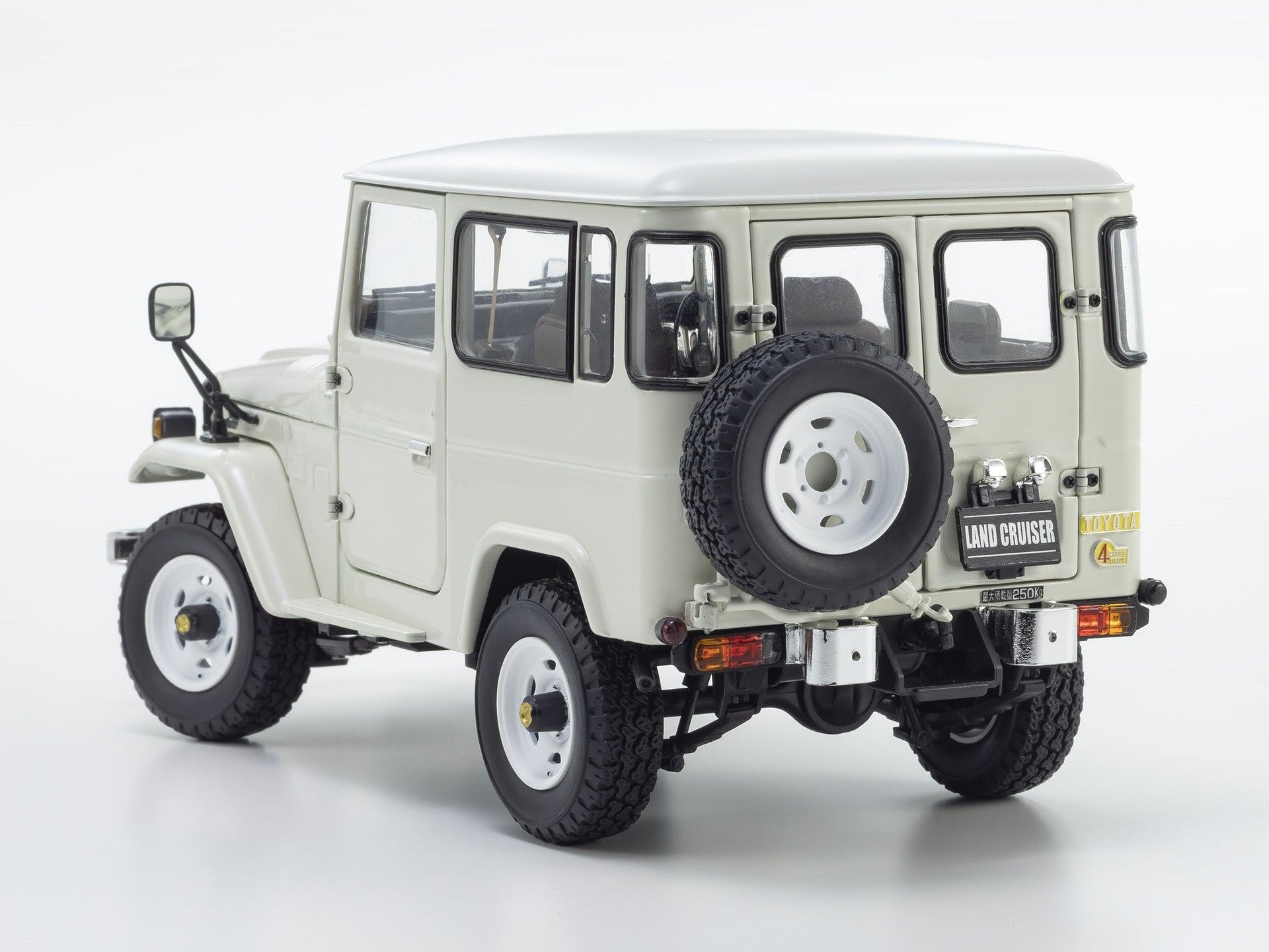 Toyota Land Cruiser 40 Van (BJ42V) White 1:18 - 79687