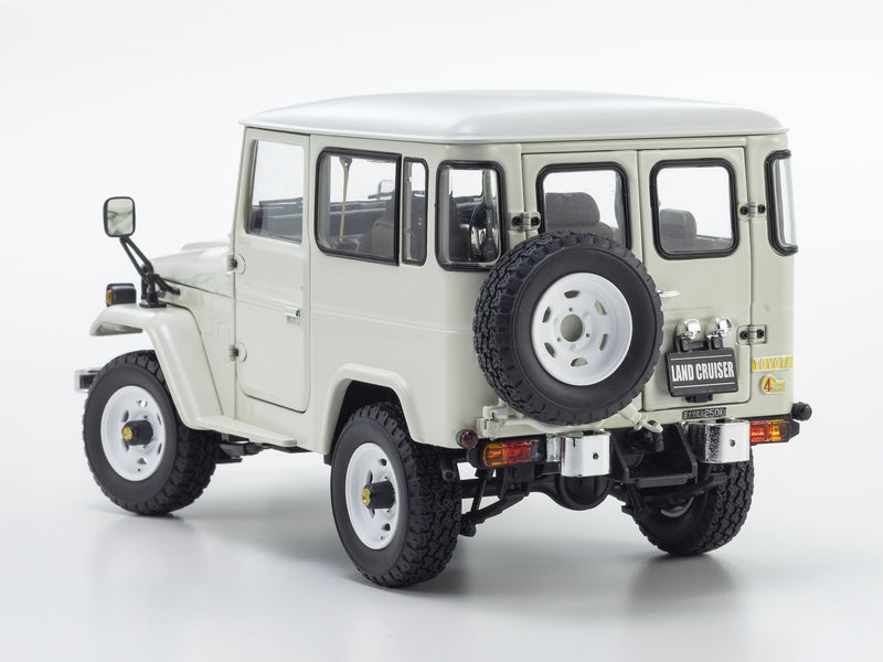 Toyota Land Cruiser 40 Van (BJ42V) White 1:18 - 79687