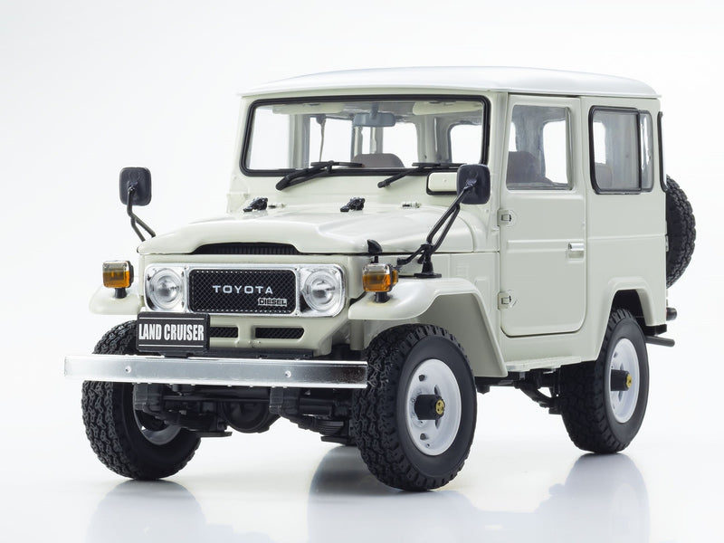 Toyota Land Cruiser 40 Van (BJ42V) White 1:18 - 79688
