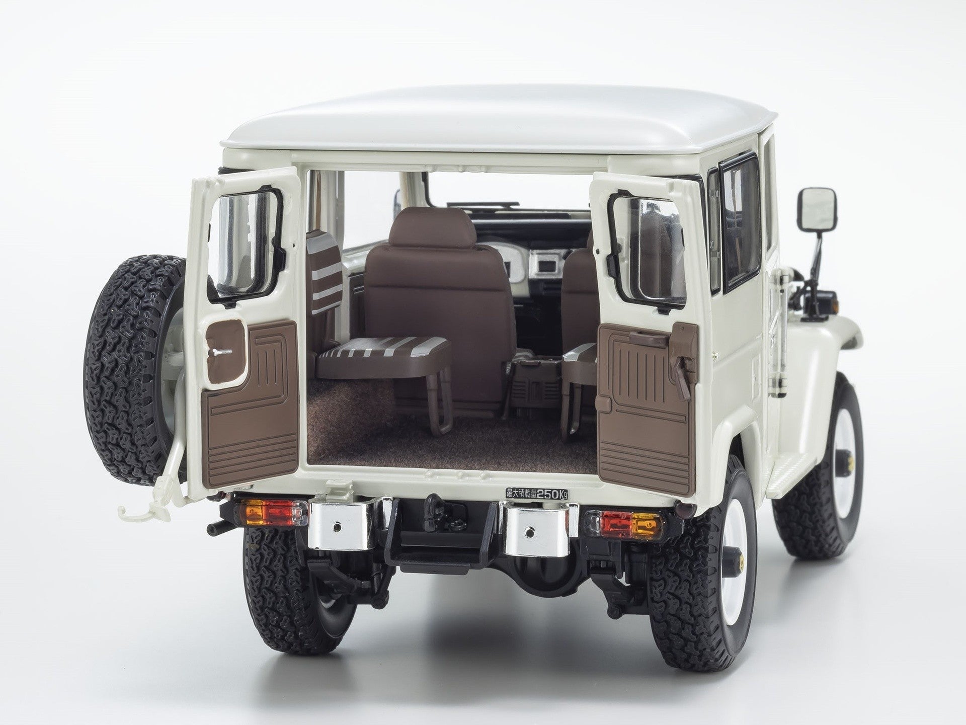 Toyota Land Cruiser 40 Van (BJ42V) White 1:18 - 79690