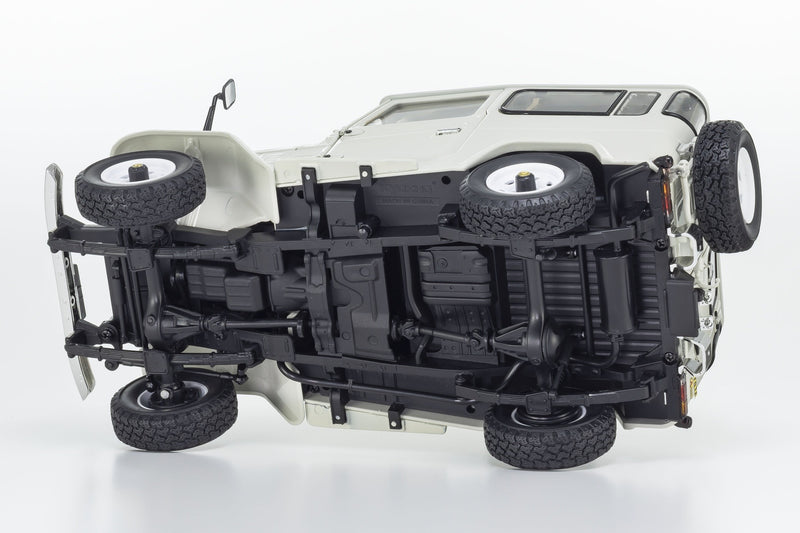 Toyota Land Cruiser 40 Van (BJ42V) White 1:18 - 79693