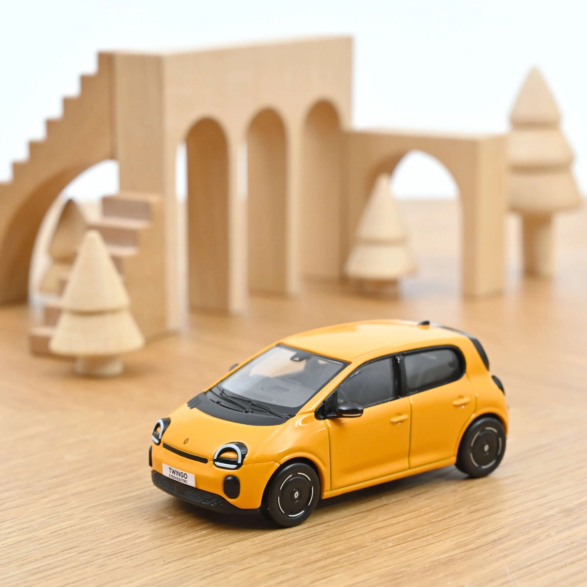 Renault Twingo E-Tech 2026 Mango Yellow 1:43-1