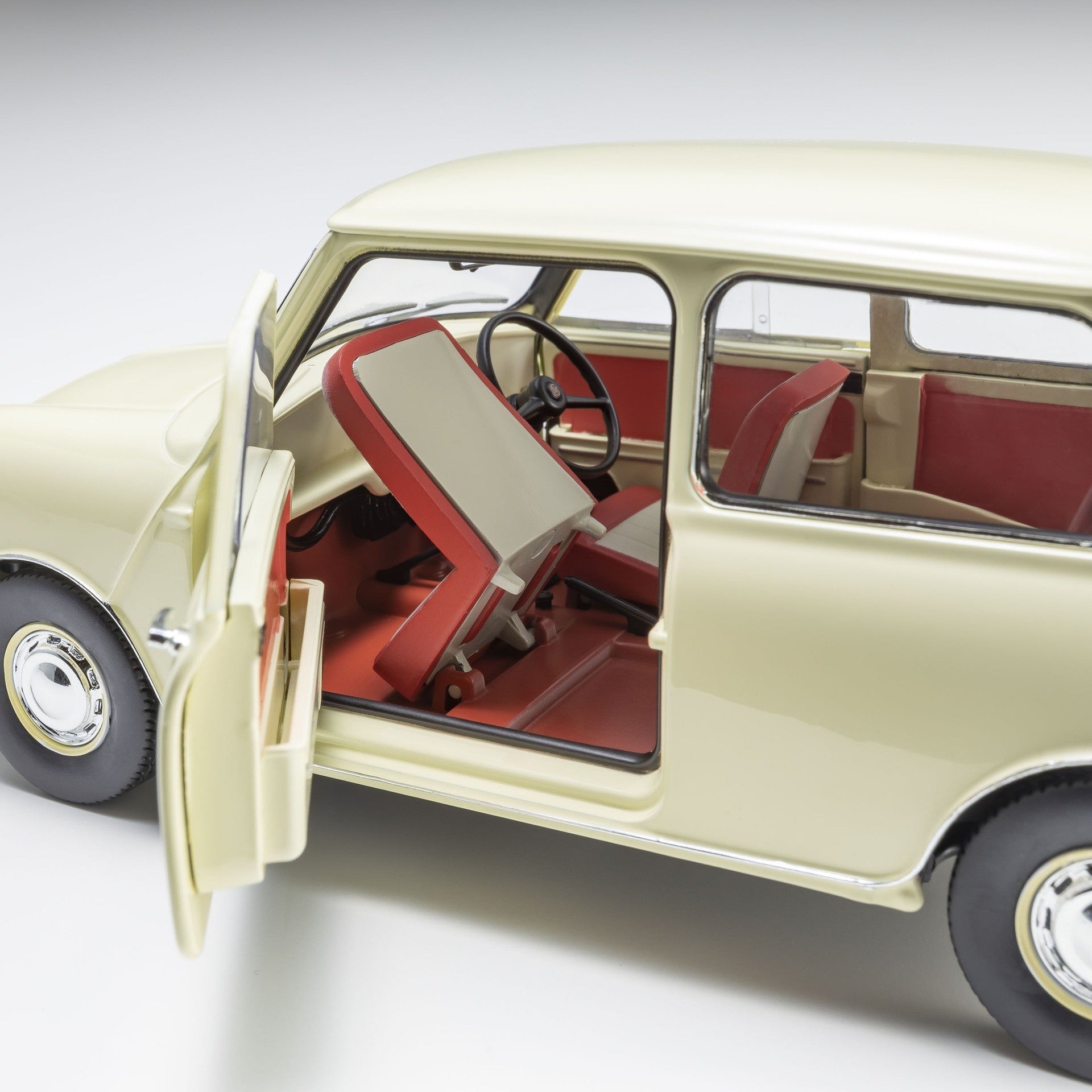 Morris Mini Minor 1967 Old English White 1:18 - 80397