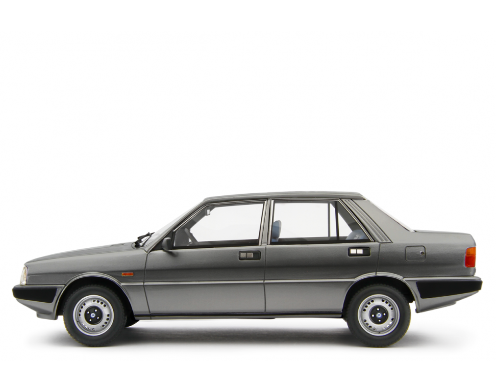 Lancia Prisma 1300 (Intermedia) 1985 Grigio Metallizzato 1:18 - 81366