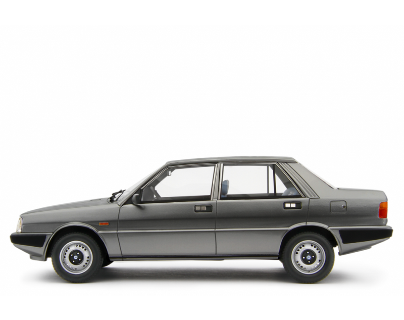 Lancia Prisma 1300 (Intermedia) 1985 Grigio Metallizzato 1:18 - 81366