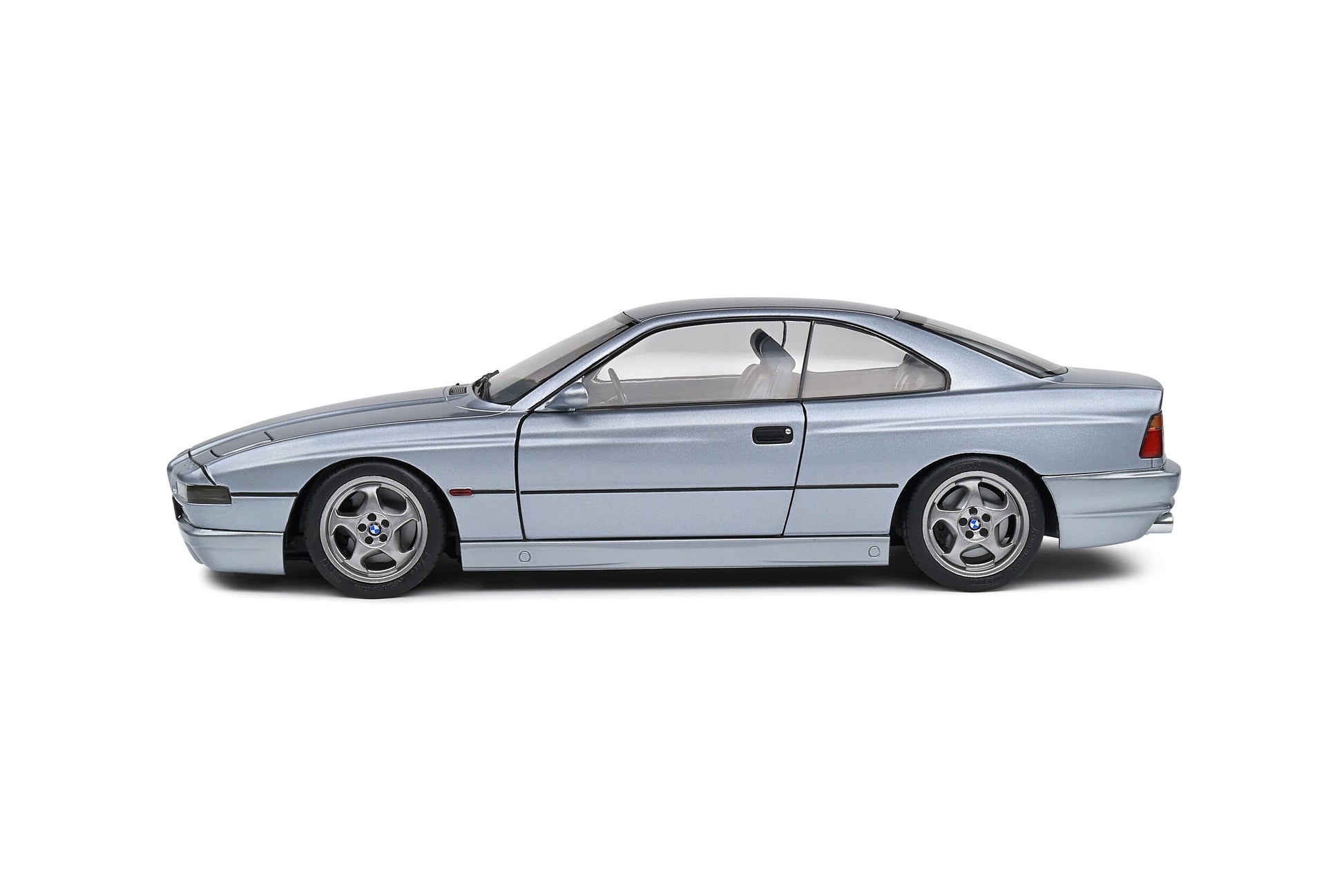 BMW 850 (E31) CSI 1992 Arctic Silver Metallic 1:18 - 81492