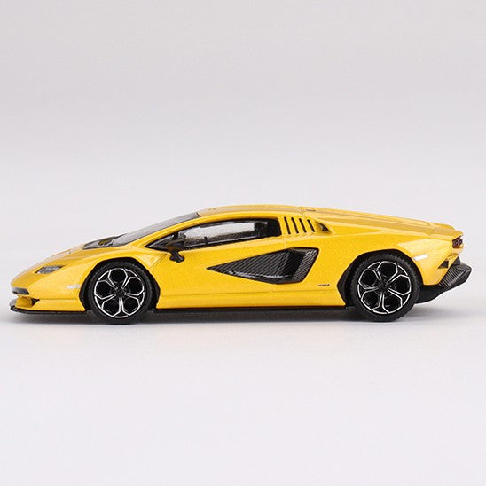 Lamborghini Countach LPI 800-4 New Giallo Orion 1:64 - 81655