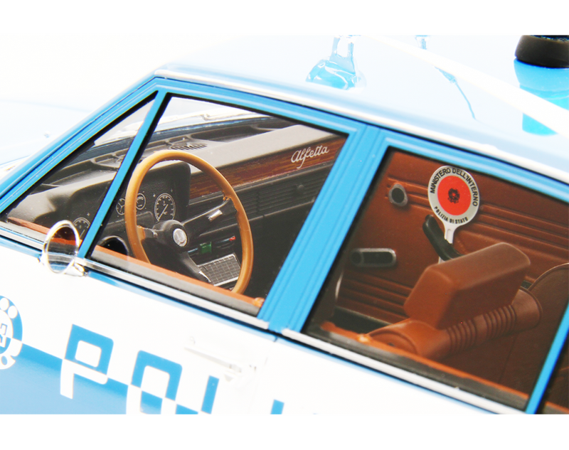 Alfa Romeo Alfetta 1.8 Polizia 1976 "Squadra Volante" Blu Militare 1:18 - 81803