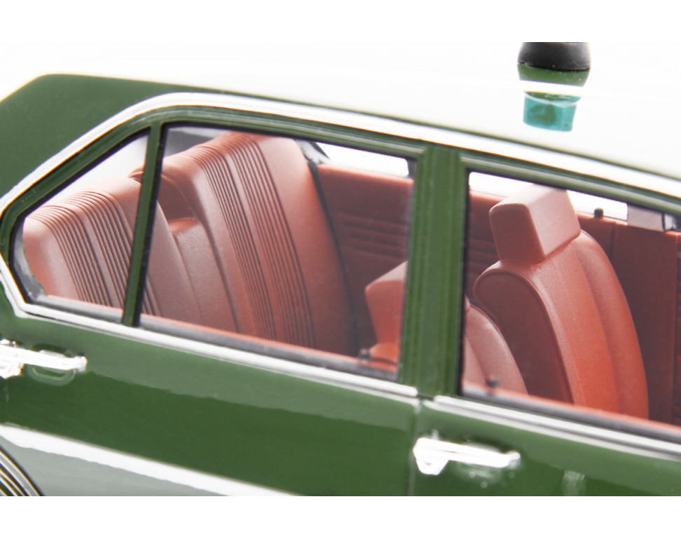 Alfa Romeo Alfetta 1.8 Polizia 1976 "Polizia Stradale" Verde Militare 1:18 - 81813