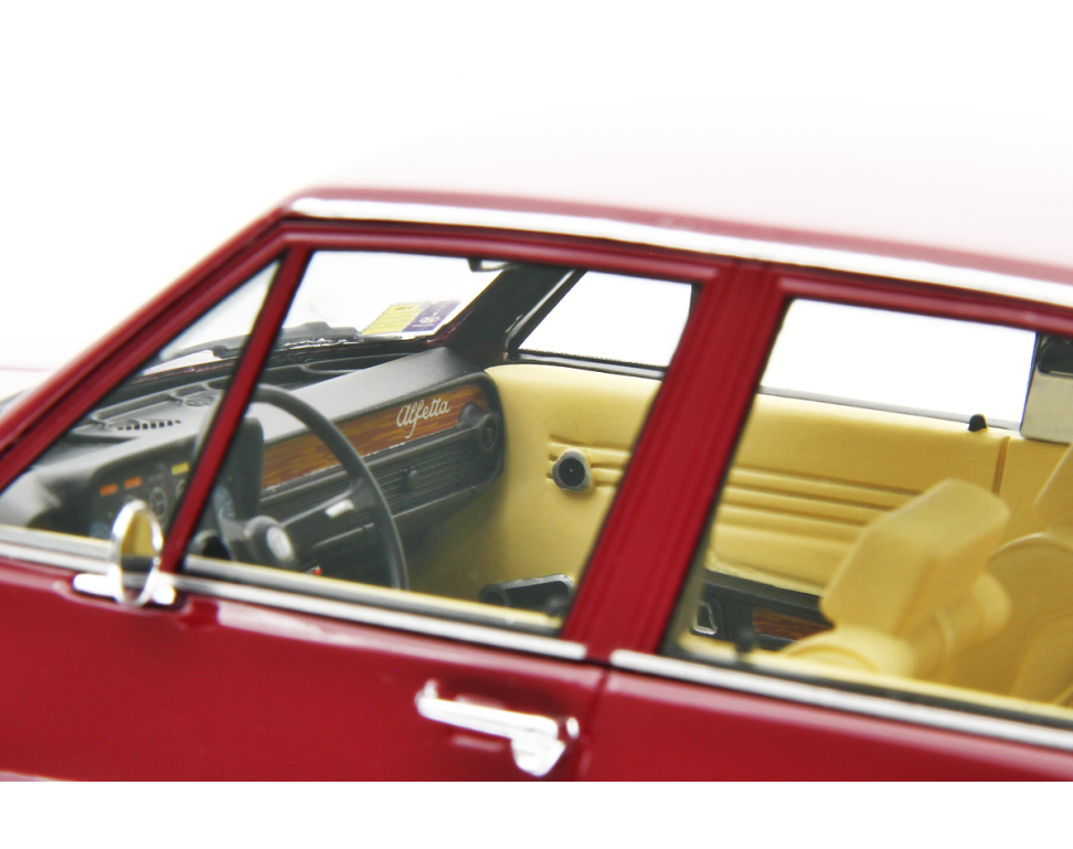 Alfa Romeo Alfetta 1.6 1975 Prugna 1:18 - 81872