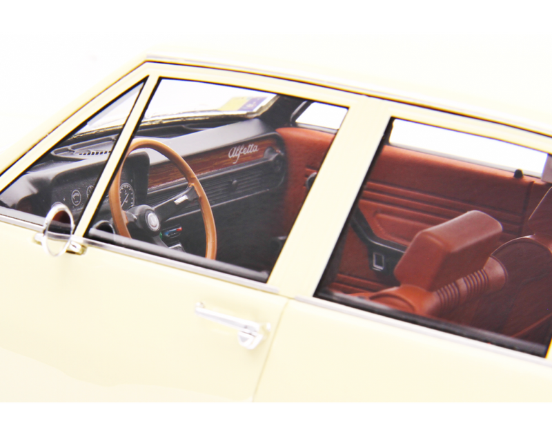 Alfa Romeo Alfetta 1.8 1972 Verde Pino 1:18 - 81907