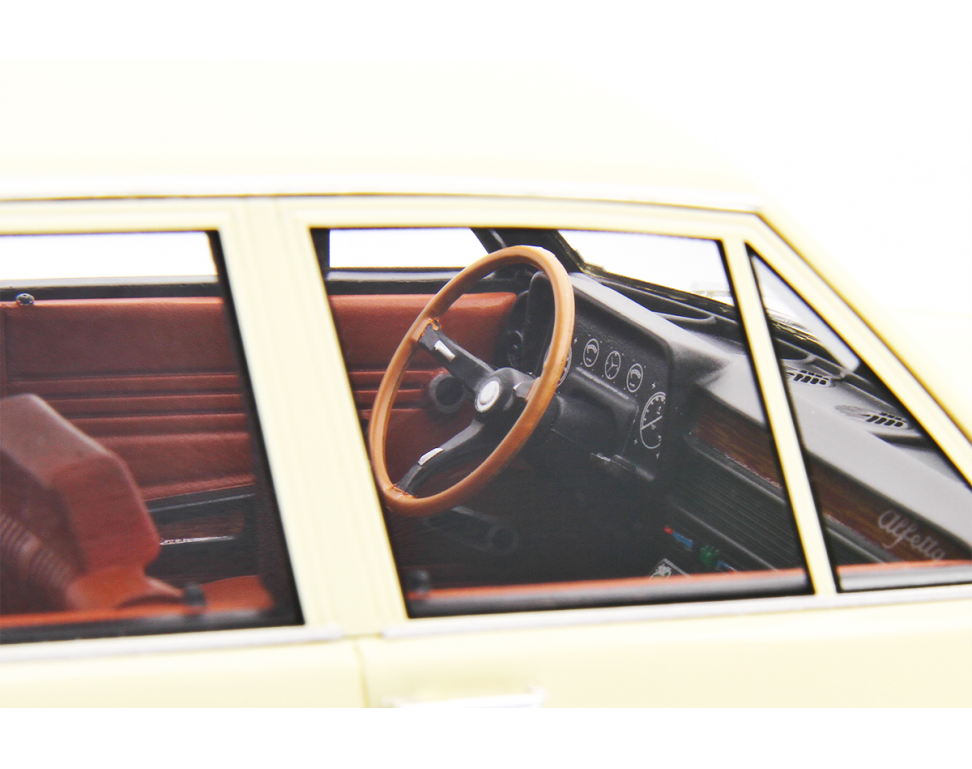 Alfa Romeo Alfetta 1.8 1972 Beige Cava 1:18 - 81921