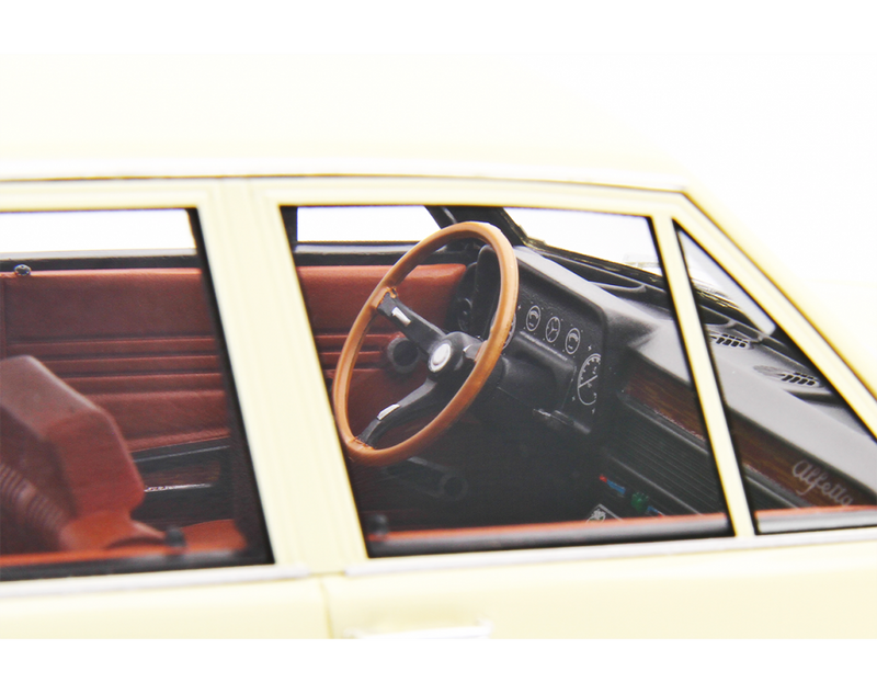 Alfa Romeo Alfetta 1.8 1972 Beige Cava 1:18 - 81921