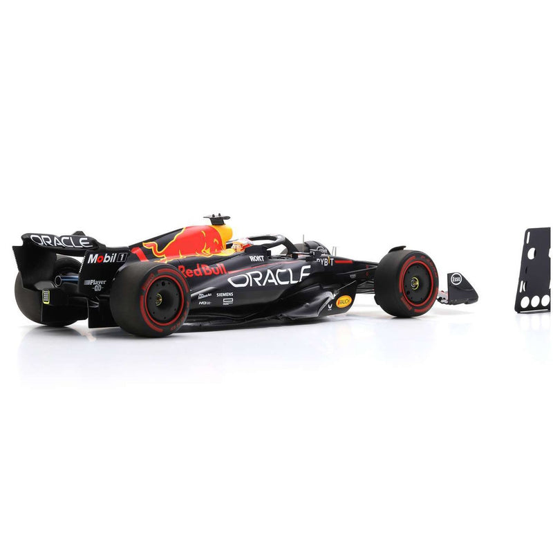 Red Bull Racing RB19 Winner British GP 2023 Max Verstappen with Pit Board 1:18 - 82160