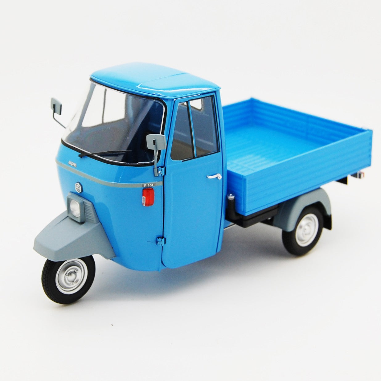 Ape Piaggio P501 Open 1979 Blu 7210 con vetrina 1:18 - 82281