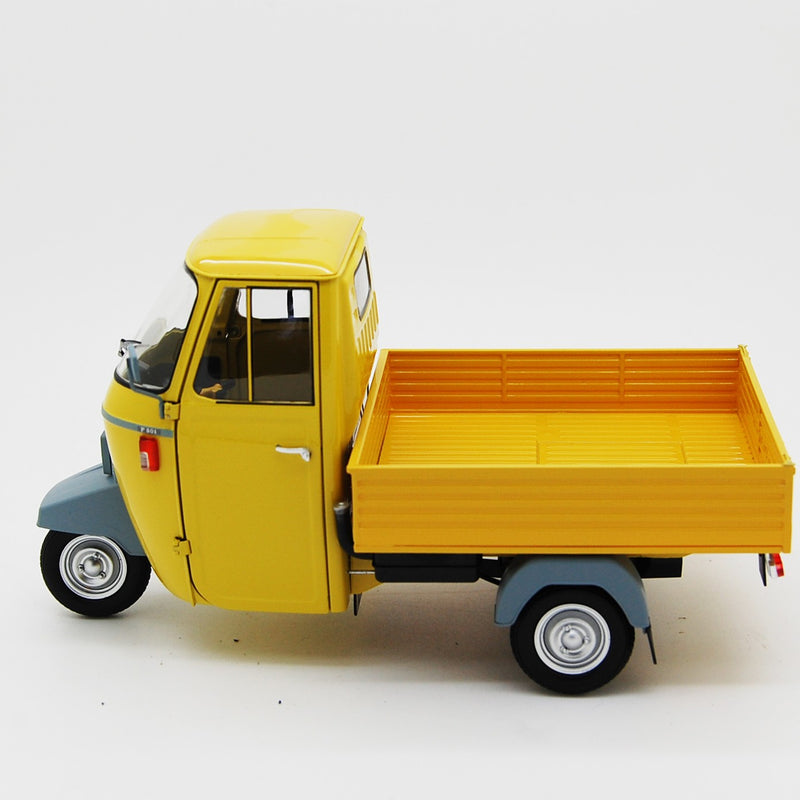 Ape Piaggio P501 Open 1979 Giallo Texas 7210 con vetrina 1:18 - 82294