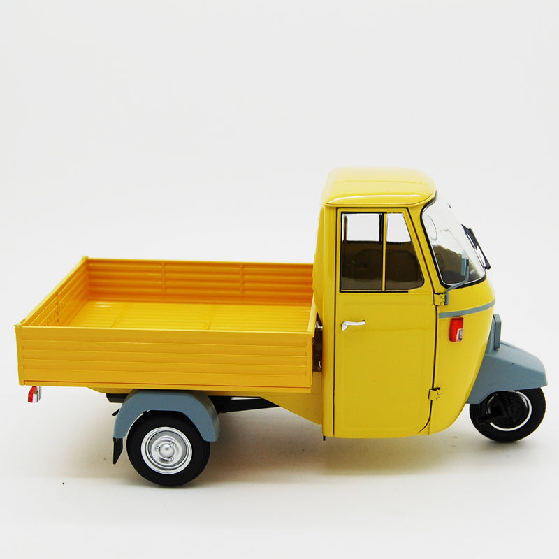 Ape Piaggio P501 Open 1979 Giallo Texas 7210 con vetrina 1:18 - 82298
