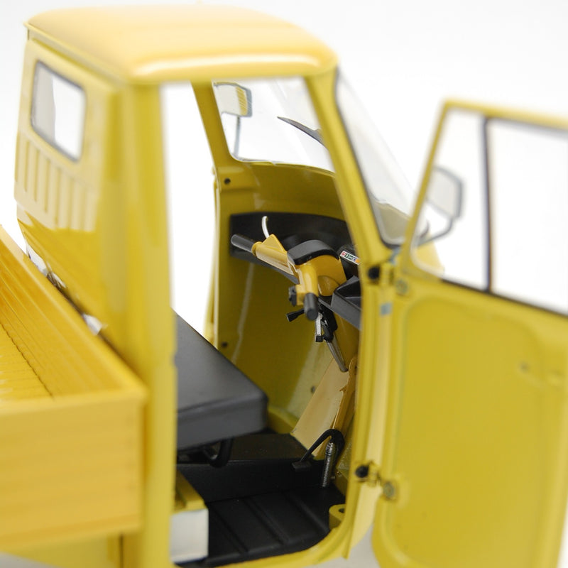 Ape Piaggio P501 Open 1979 Giallo Texas 7210 con vetrina 1:18 - 82302