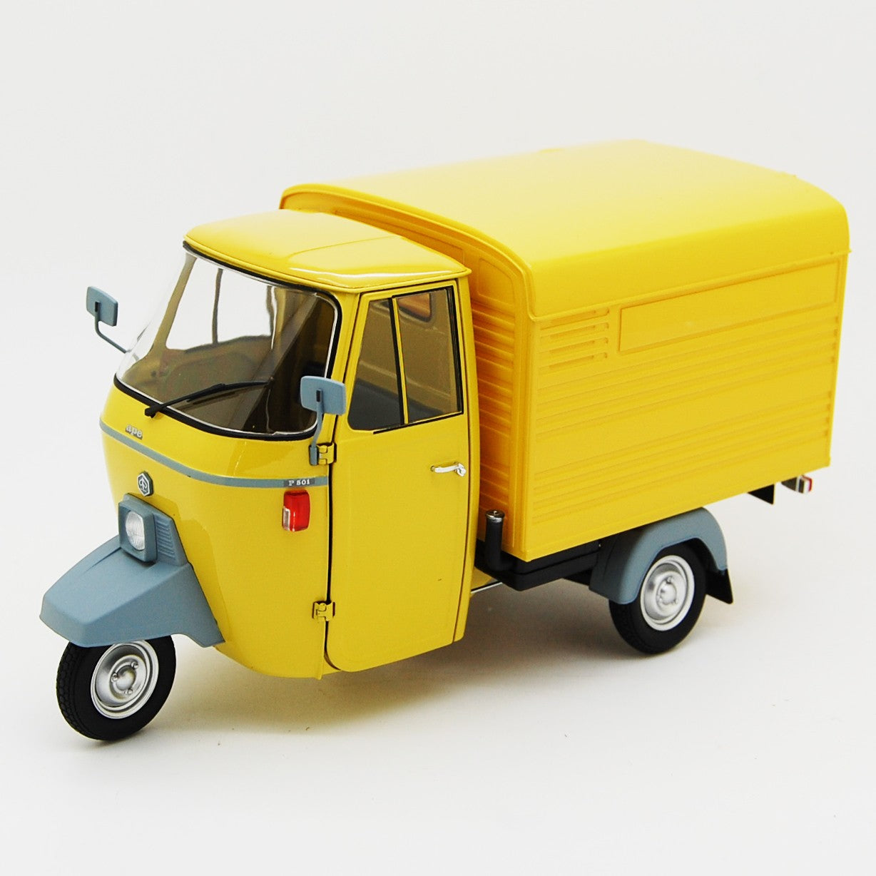 Ape Piaggio P501 Van Closed 1979 Giallo Texas con vetrina 1:18 - 82306