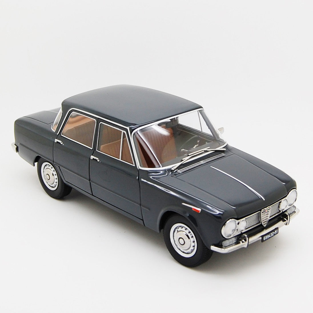 Alfa Romeo Giulia 1.6 Ti 1962 Grigio Grafite 1:18 - 82341