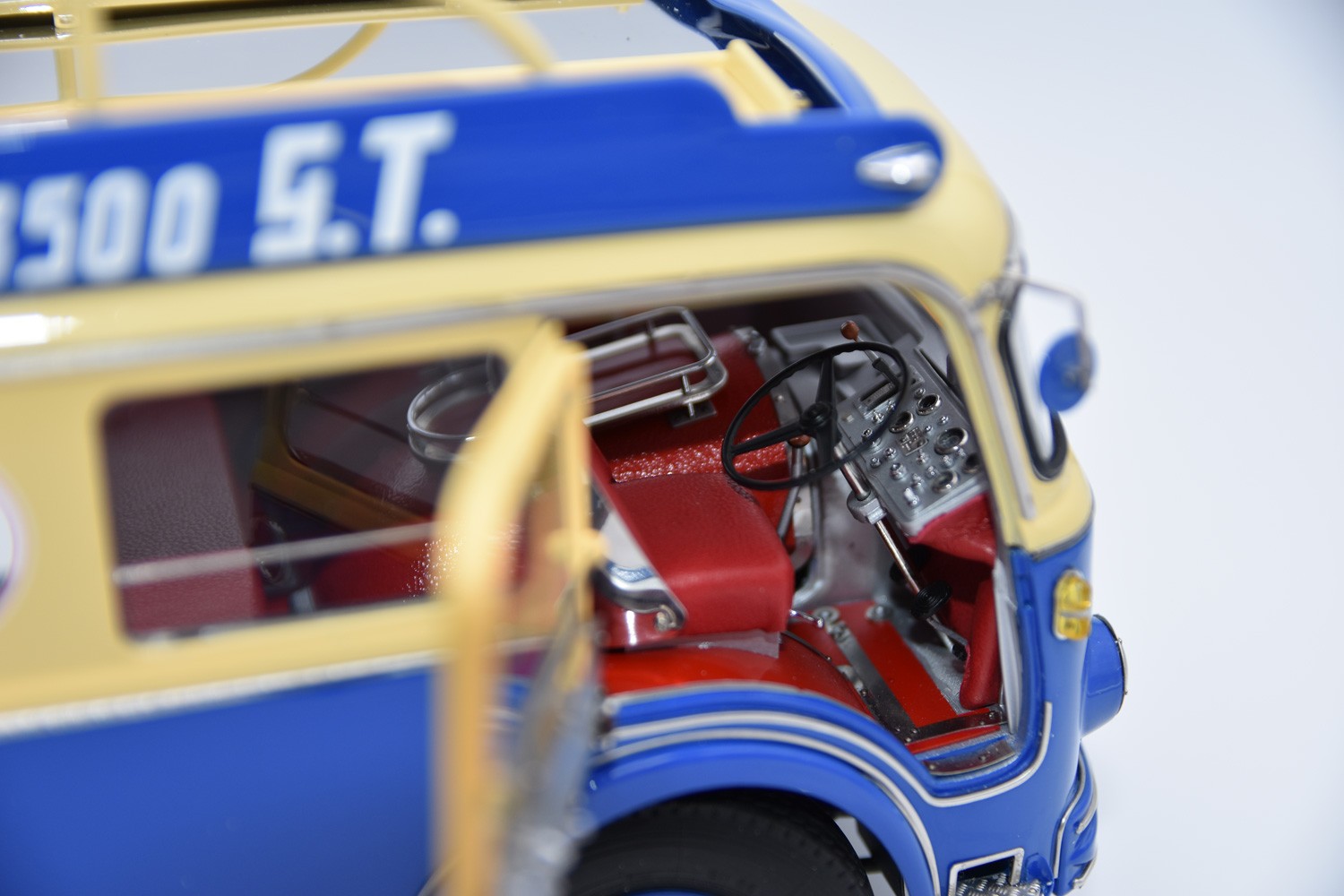 Fiat 642 RN2 Bartoletti Maserati 1957 Transporter 1:18 - 82508