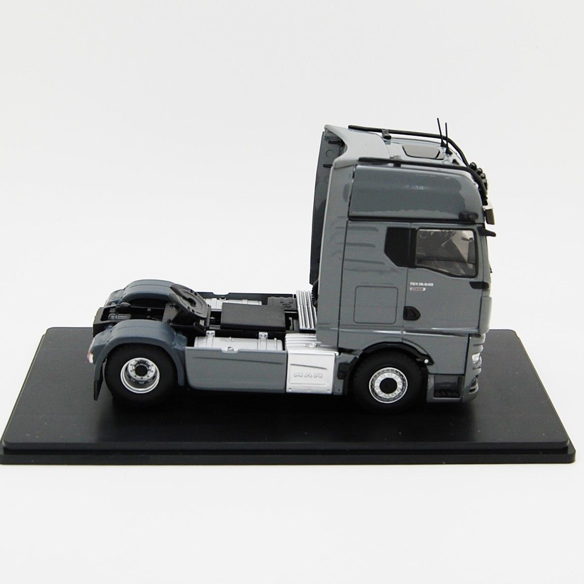 MAN TGX 18.640 GX Individual S Tractor 2 assi 2020 Light Gray 1:43 - 83871