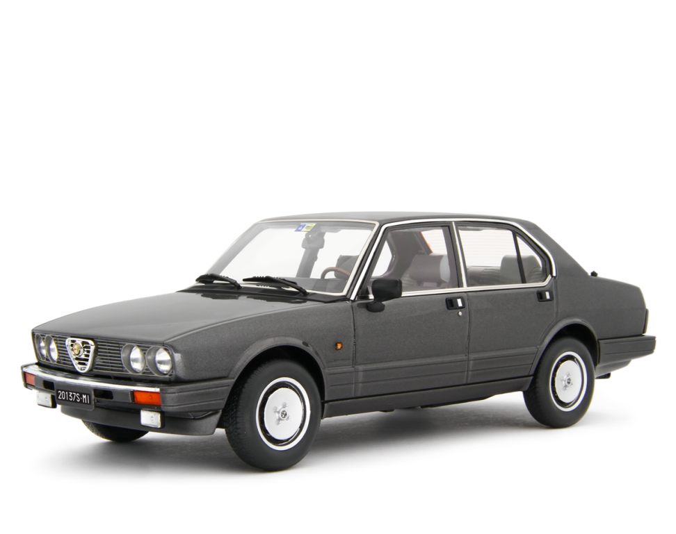 Alfa Romeo Alfetta 2.0i Quadrifoglio Oro 1983-84 Grigio metallizzato 1:18 - 83904