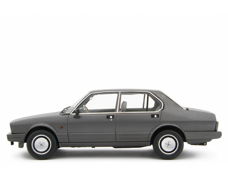 Alfa Romeo Alfetta 2.0i Quadrifoglio Oro 1983-84 Grigio metallizzato 1:18 - 83906
