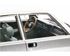 Alfa Romeo Alfetta 2.0i Quadrifoglio Oro 1983-84 Grigio metallizzato 1:18 - 83909