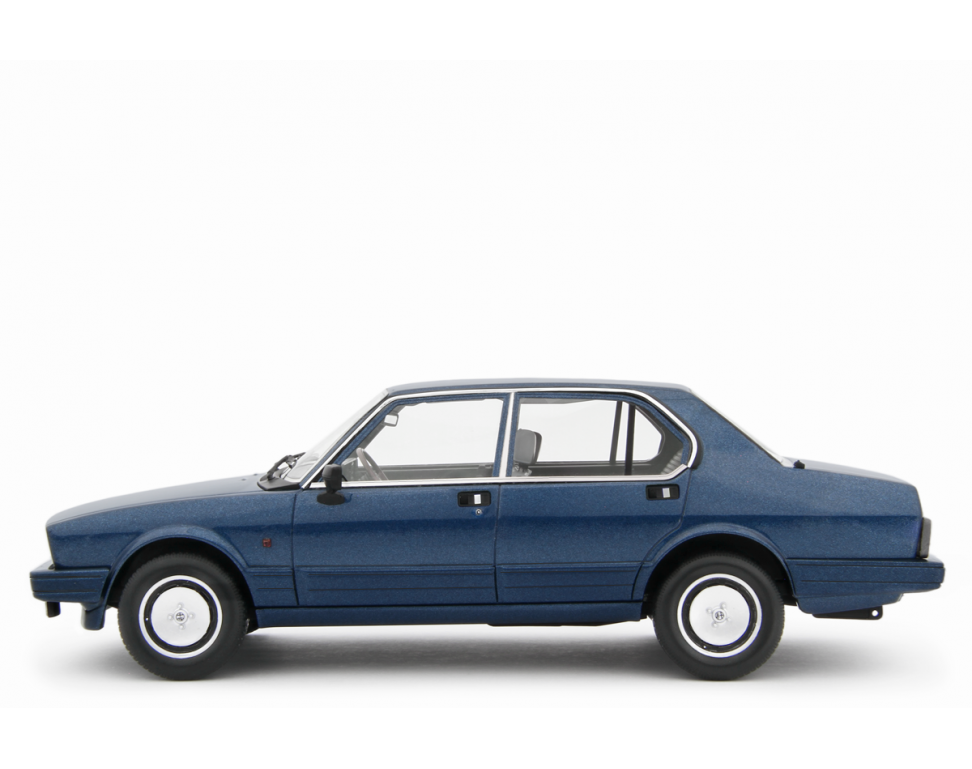 Alfa Romeo Alfetta 2.0i Quadrifoglio Oro 1983-84 Blu metallizzato 1:18 - 84014