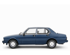 Alfa Romeo Alfetta 2.0i Quadrifoglio Oro 1983-84 Blu metallizzato 1:18 - 84014
