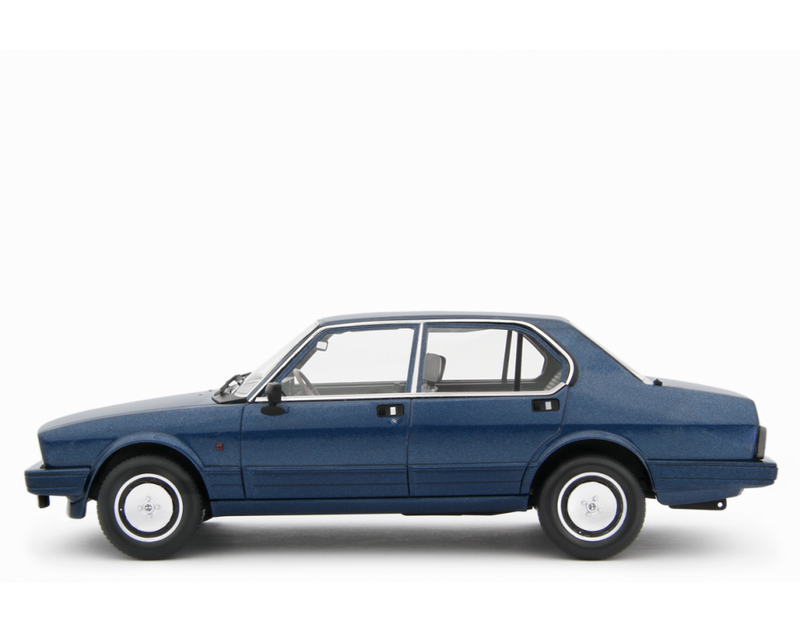 Alfa Romeo Alfetta 2.0i Quadrifoglio Oro 1983-84 Blu metallizzato 1:18 - 84014