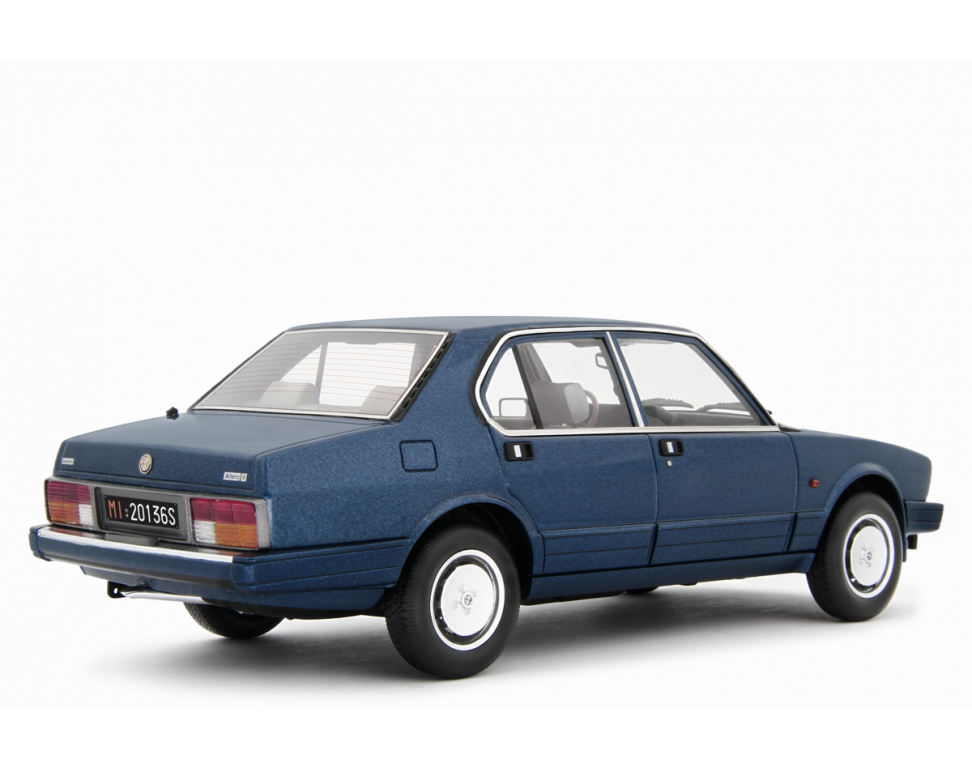 Alfa Romeo Alfetta 2.0i Quadrifoglio Oro 1983-84 Blu metallizzato 1:18 - 84015