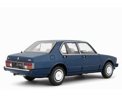 Alfa Romeo Alfetta 2.0i Quadrifoglio Oro 1983-84 Blu metallizzato 1:18 - 84015