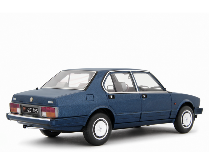 Alfa Romeo Alfetta 2.0i Quadrifoglio Oro 1983-84 Blu metallizzato 1:18 - 84015