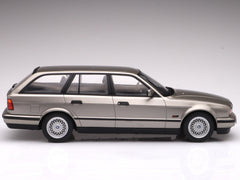 BMW 530i (E34) Touring 1991 Grigio Metallizzato 1:18 - 84519