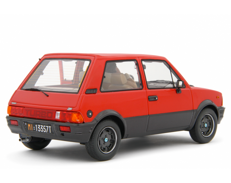 Innocenti De Tomaso Turbo 1983 Red Vacanze di Natale con Billo 1:18 - 84792