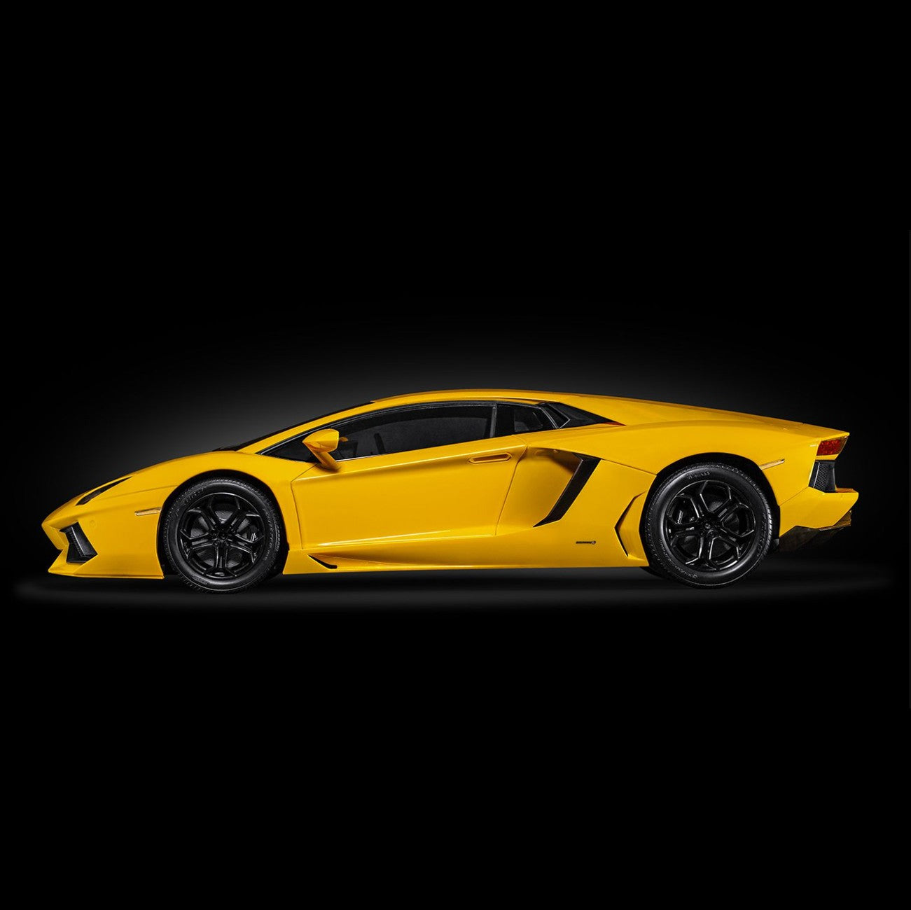 Lamborghini Aventador LP 700-4 Giallo Orion by Pocher 1:8 - 85820