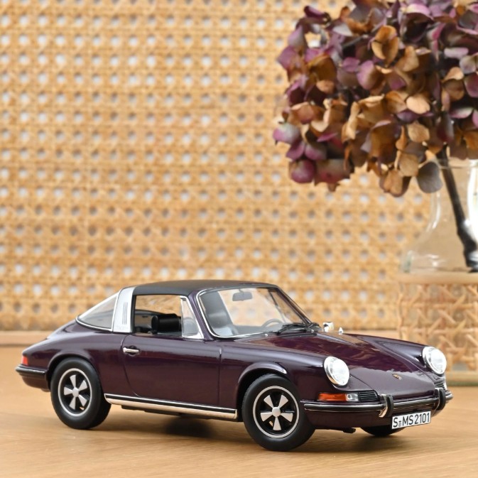Porsche 911 E Targa 1971 Purple 1:18 - 86069