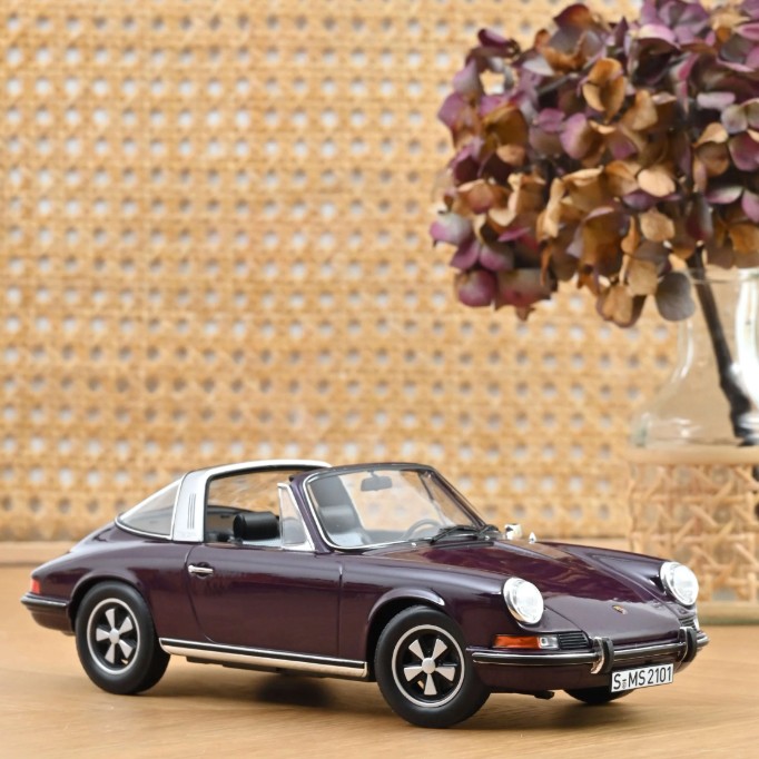 Porsche 911 E Targa 1971 Purple 1:18 - 86070
