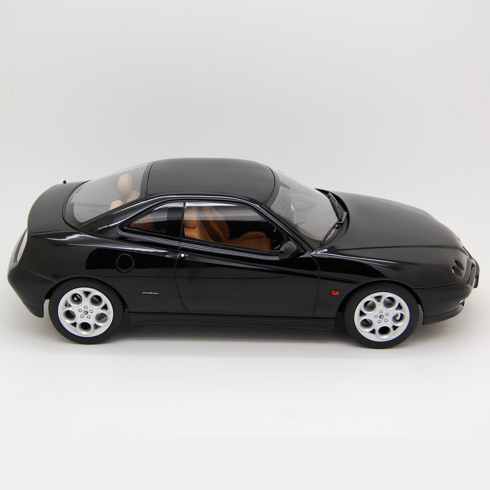 Alfa Romeo GTV 2.0 Twin Spark 1999 Nero 1:18 - 86380