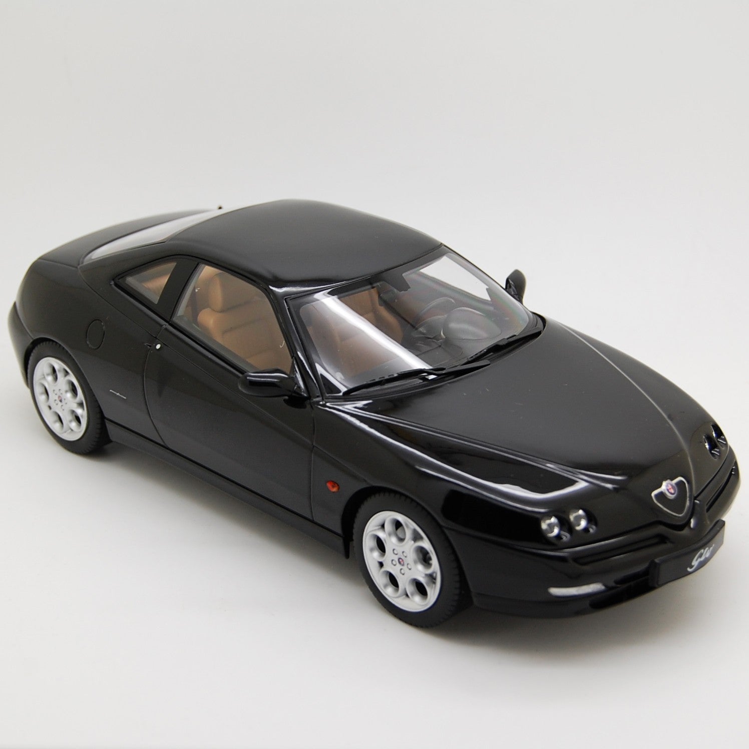 Alfa Romeo GTV 2.0 Twin Spark 1999 Nero 1:18 - 86381