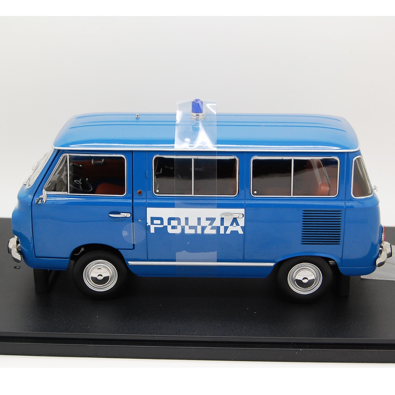 Fiat 850 Familiare Serie 2 1970 Polizia 1:18 - 86540