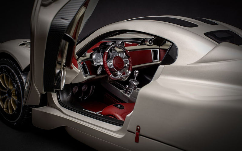 Pagani Utopia Coupe Rinascimento Lucido Kit Pocher 1:8 - 87024
